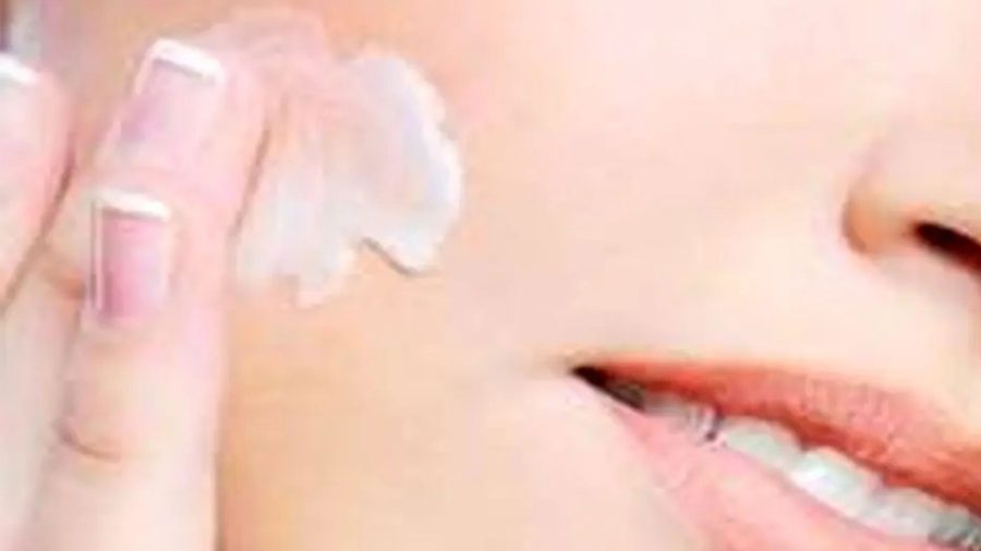 The miracle of rose water ice in making womens skin clear and radiant 1 The miracle of rose water ice in making womens skin clear and radiant 1